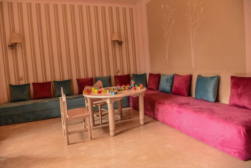 Beautiful, Great Equipped 122 M Holiday Apartment Near Majorelle Garden And Gueliz With Pool Views And A Large Balcony And Terrace Marrakesh Buitenkant foto