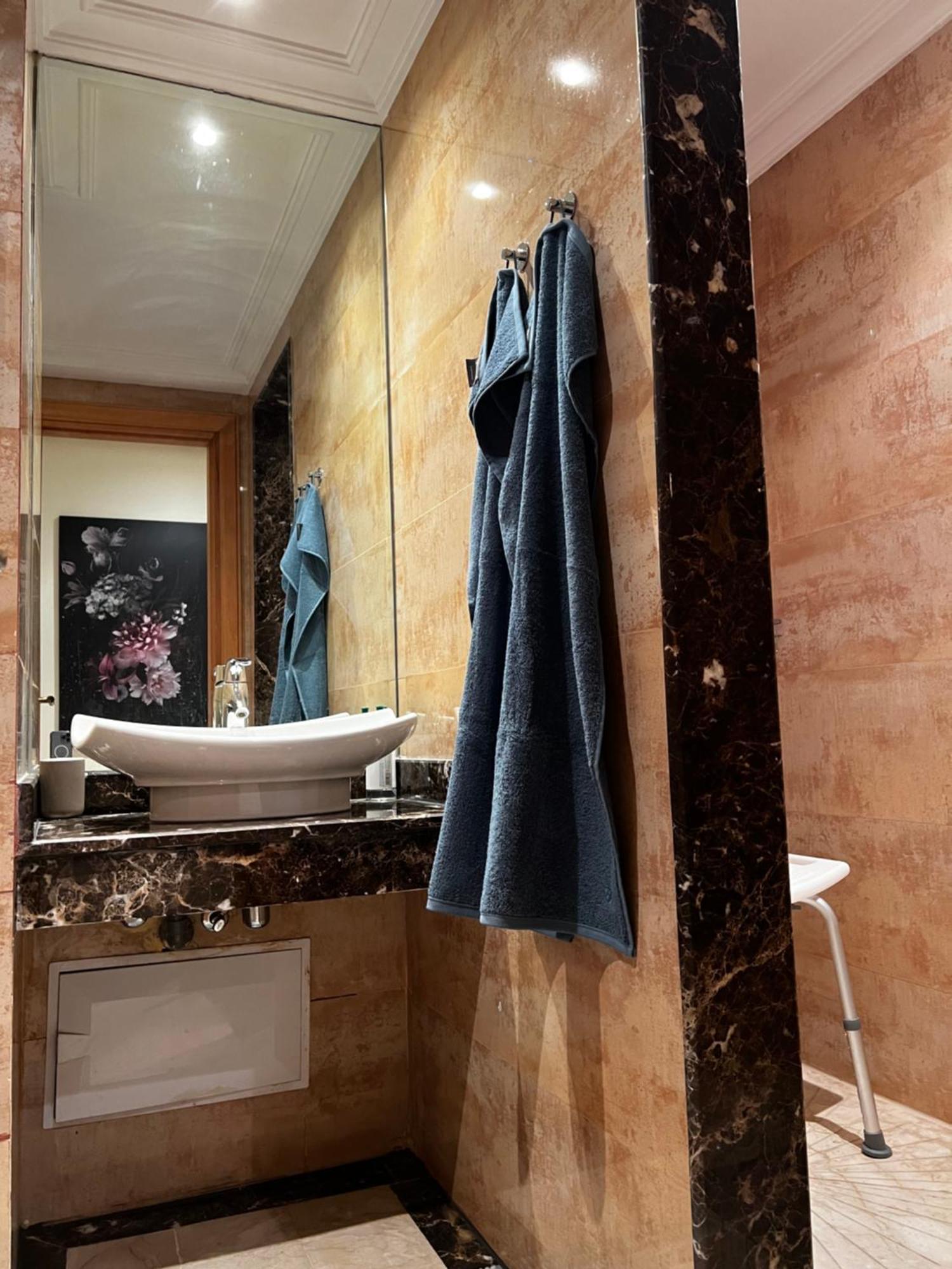 Beautiful, Great Equipped 122 M Holiday Apartment Near Majorelle Garden And Gueliz With Pool Views And A Large Balcony And Terrace Marrakesh Buitenkant foto